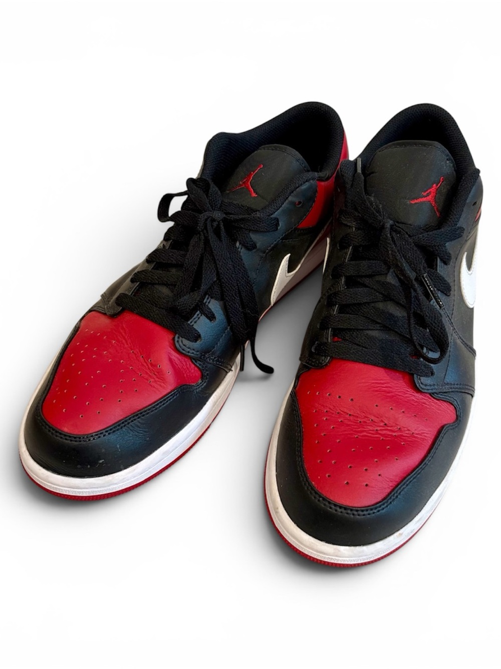 Nike Low-Top Sneakers in Black, Red & White